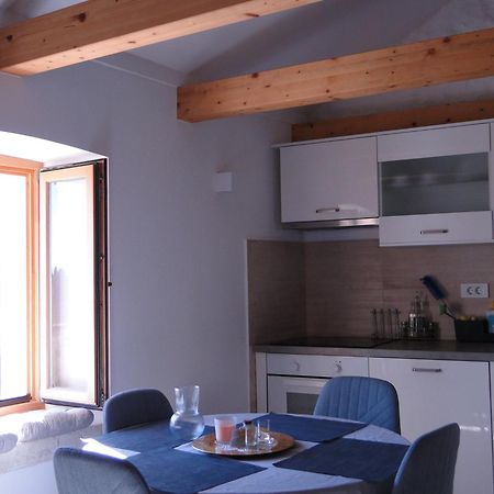 Heritage Apartments Kyra & Fox In Pitve, Hvar Екстер'єр фото